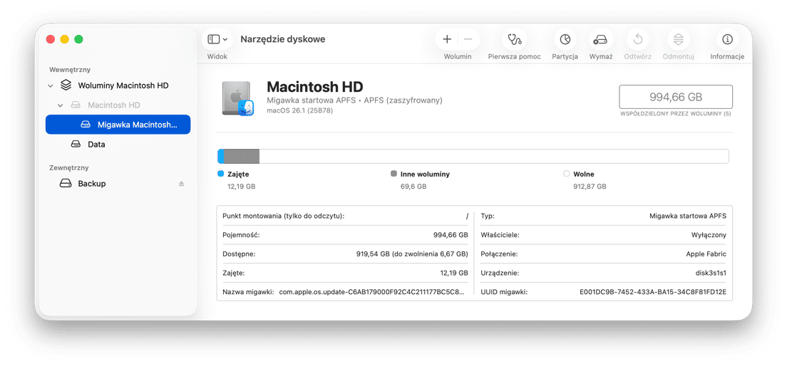 Narzędzie dyskowe macOS pokazujące pojemność dysku Macintosh HD i szczeg&oacute;ły woluminu APFS